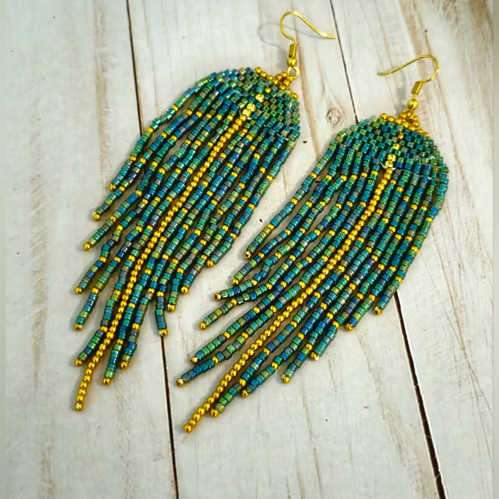 elegant women's earrings made of Czech green and gold beads, handcrafted - Picture 5 of 5